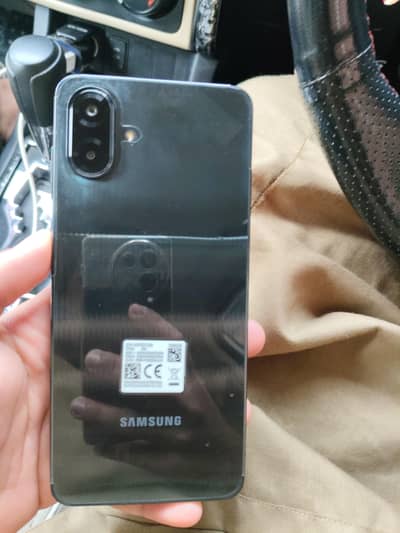 Samsung A07 new mobile ha our Sirf  1 month  Chala howa ha ful box ha