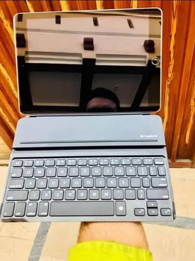 apple ipad 5th Gen 10 by 10 condition 32gb