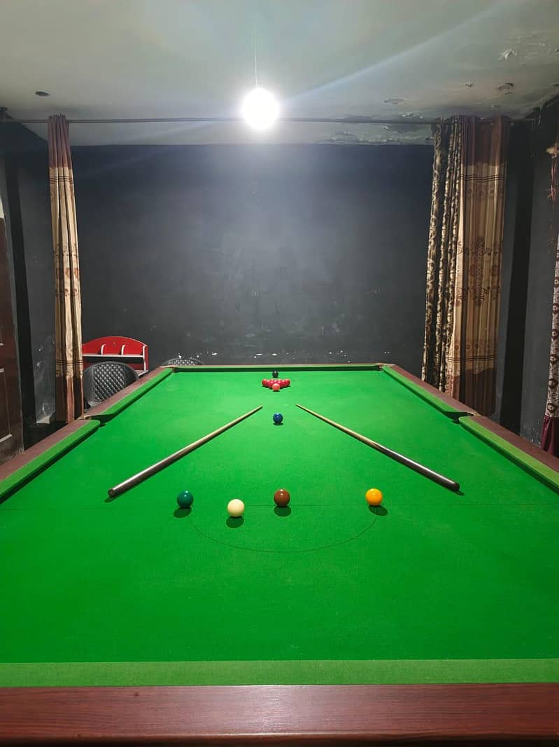 Snooker table 0