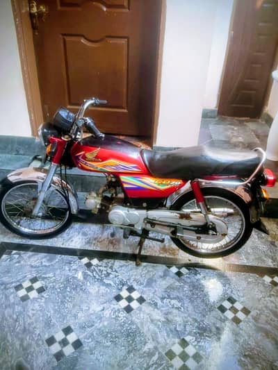 YAMAHA DHOOM LUSH CONDITION OF THE 2013 MODEL