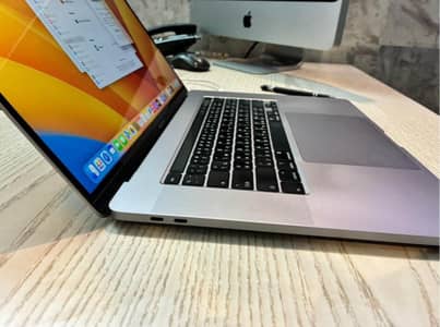 MacBook Pro Core i9 2019 16” 64gb 8TB