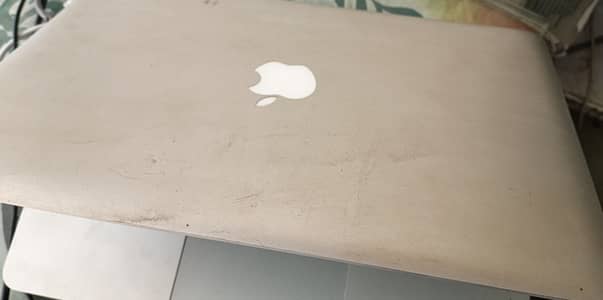 Apple laptop in windows 10