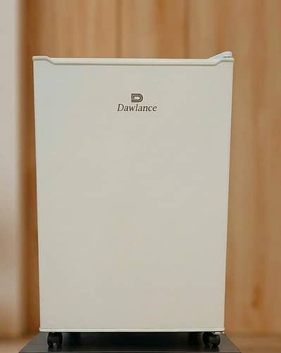Refrigerator / Mini Fridge/ Mid size Fridge/ Dawlance Refrigerator
