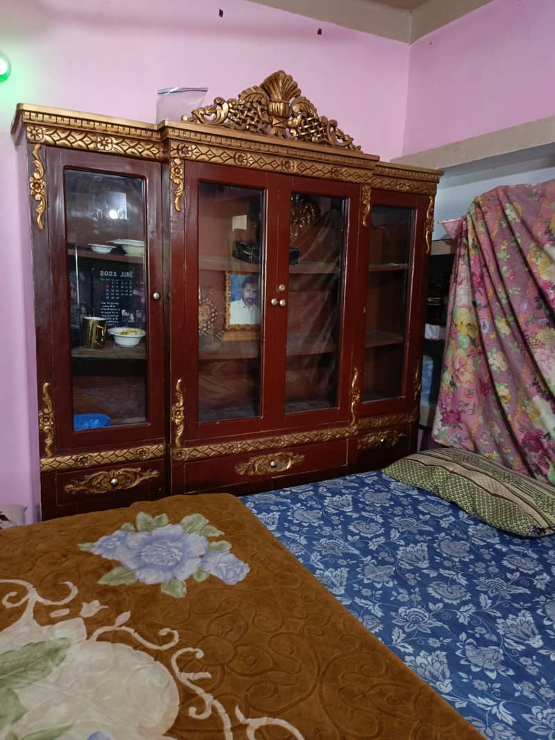 showcase solid wood 1