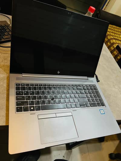 hp zbook g5 15u touch 2gb dedicated i5 8th gen