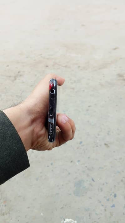 new condition hy abhi or box sath hy abhi