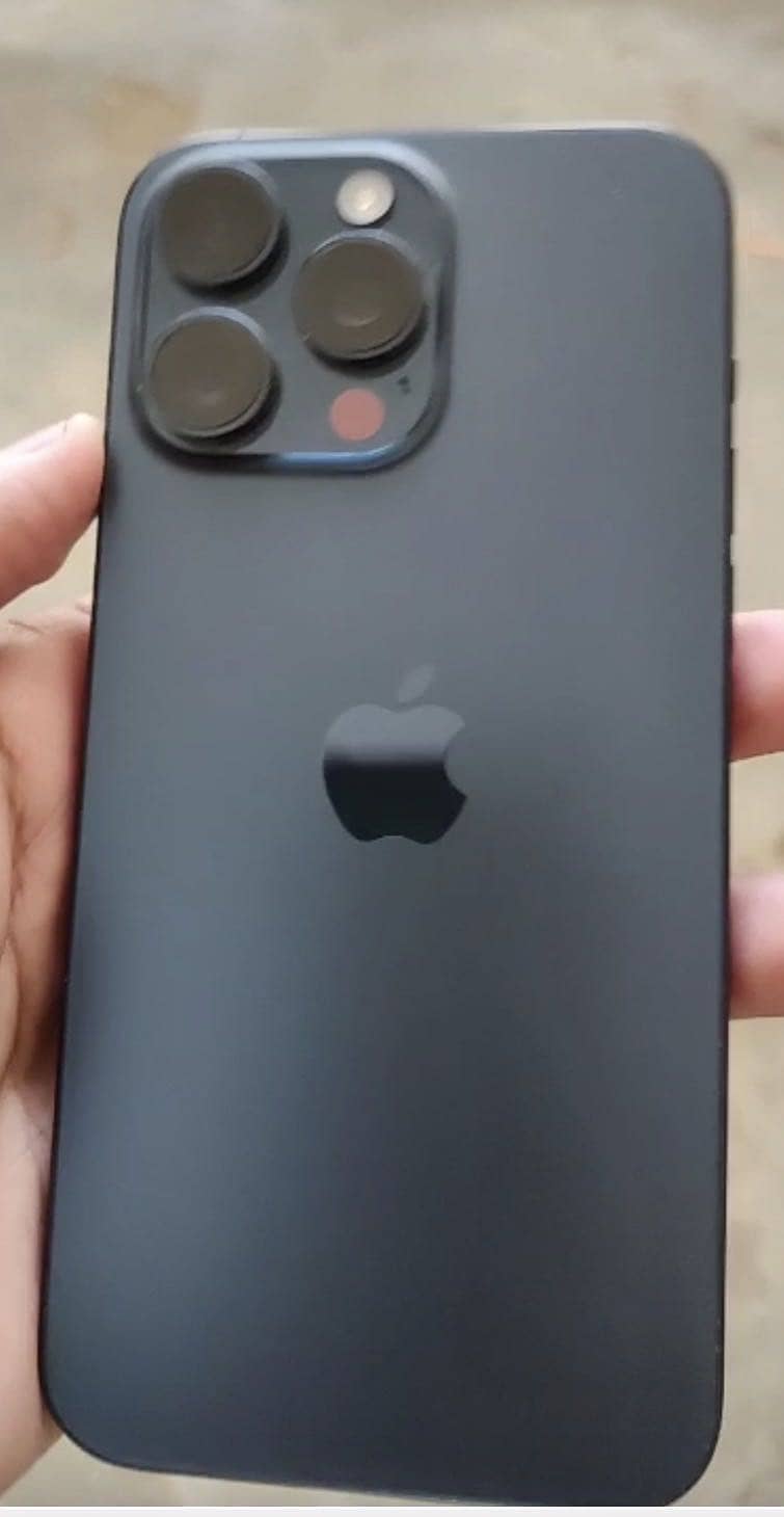 iPhone 15  Pro max 3