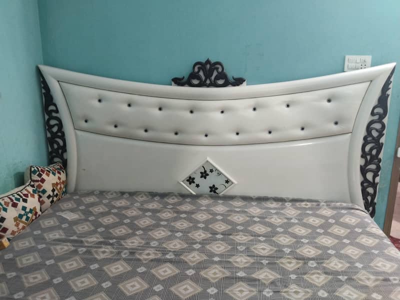 King Size Bed With Side Table 0