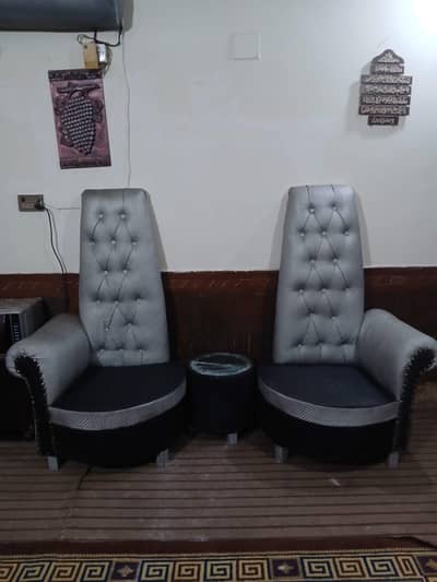 urgent sale 2 chairs with one table