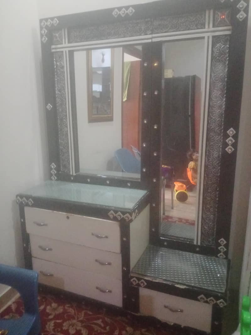 dressing table 0