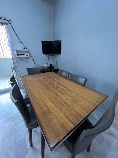 6 seater Dining table