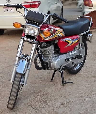 Honda CG 125 2025 Red – Genuine Condition – Karachi Number