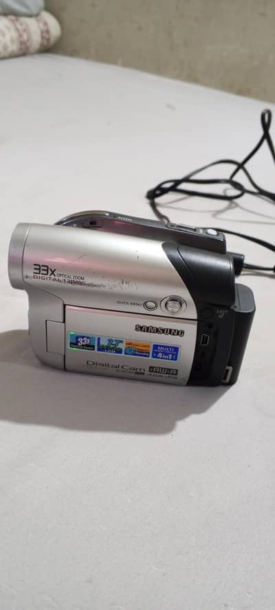 samsung hanycam Dula player 9/10 condition orignal  33x zoom