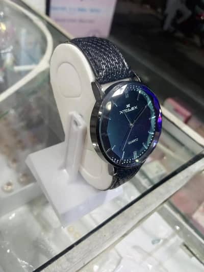 Premium Black Carbon Fiber Men's Watch - Stylish & Durable (