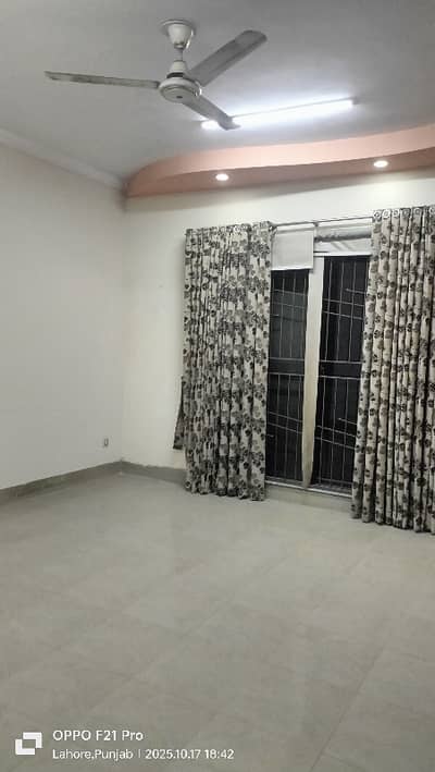 2Kanal Separate Gate Upper Portion Available For Rent