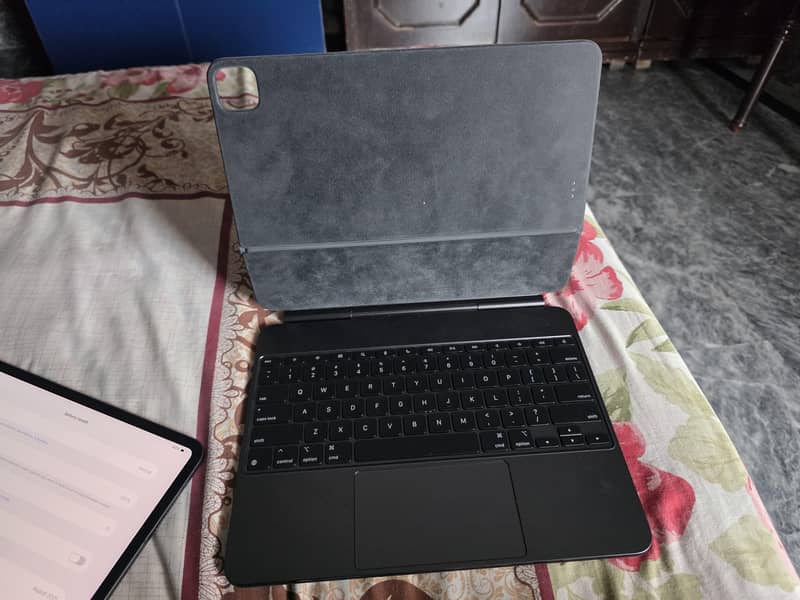 iPad Pro M5 13” 1TB – AppleCare 2026 – Magic Keyboard 9