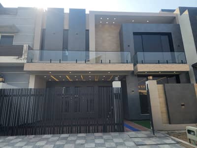 10 Marla Luxury Fully Loaded House For Sale In B-1 Block, B-17 Multi Gardens