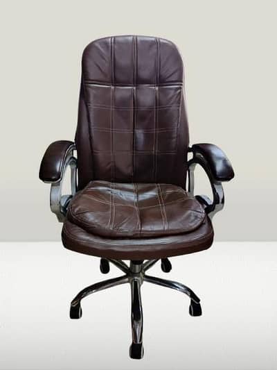 Boss Chair / Revolving / Recliner chair is in good condition