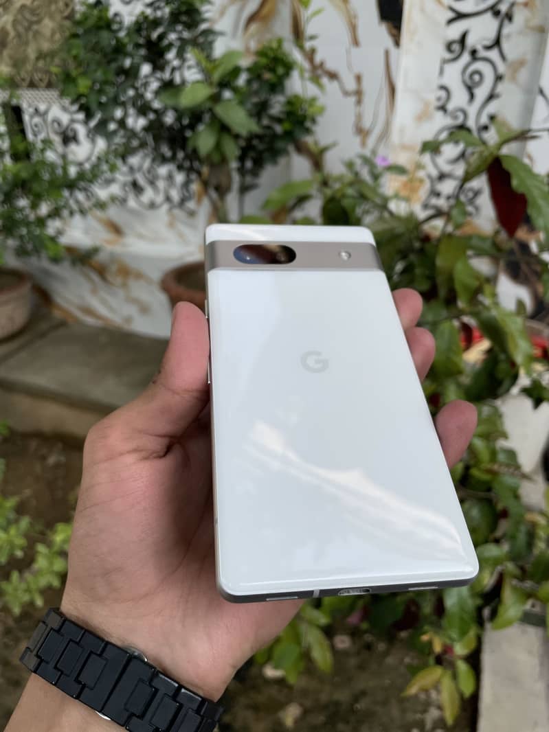 Google pixel 7a 4