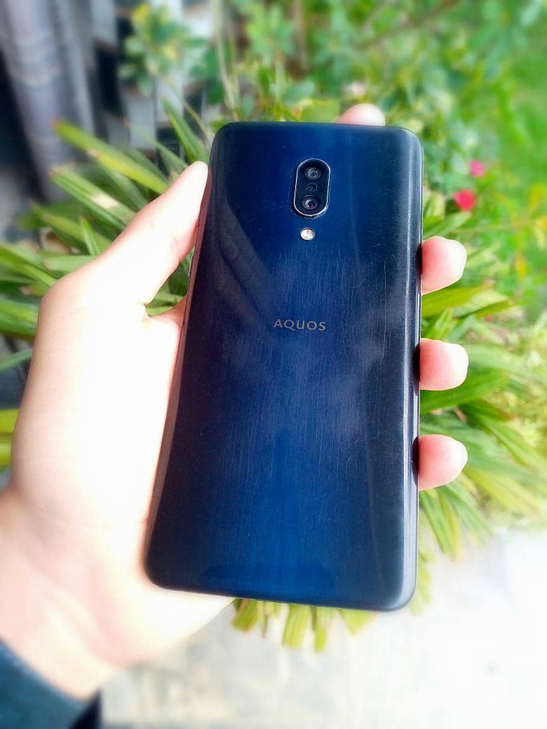 Sharp Aquos Zero 2 0