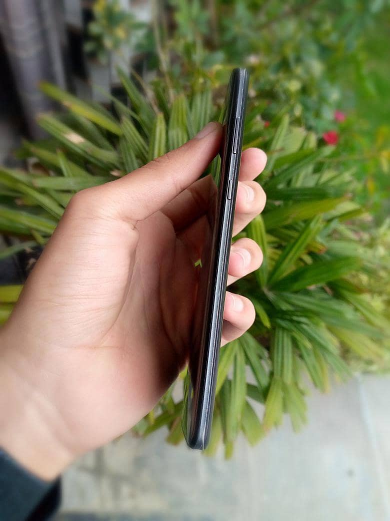 Sharp Aquos Zero 2 4