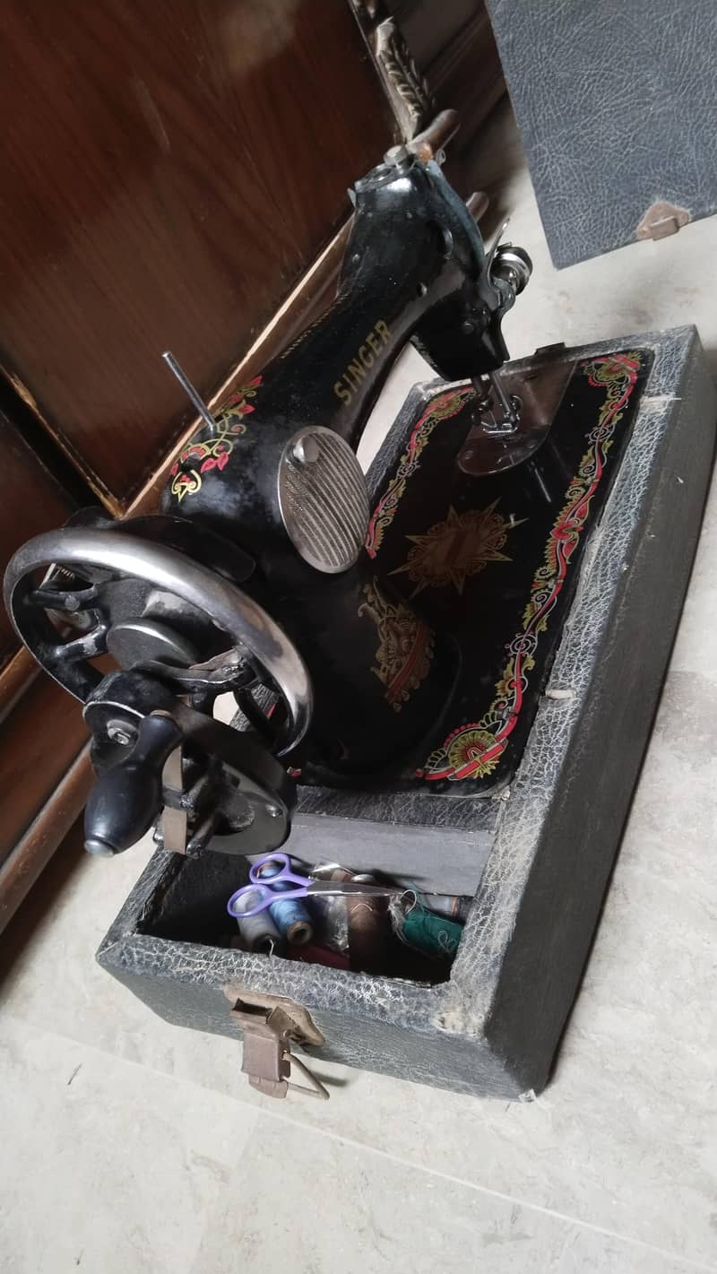 Singer Sewing Machine 3