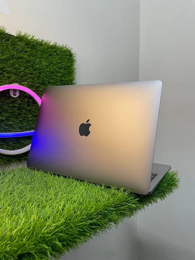 apple MacBook pro 2020 m1 i5 256 gb