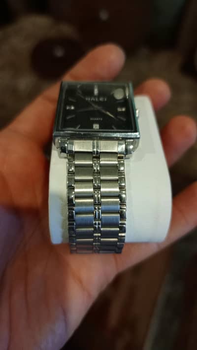 aoa m selling brand new watch only one week