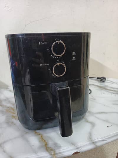 WestPoint Airfryer 6 litre Only 1 month used With box available