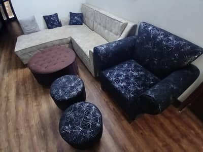 L-shape sofa with single total 5 seater 2 ottomans, centre table, pers