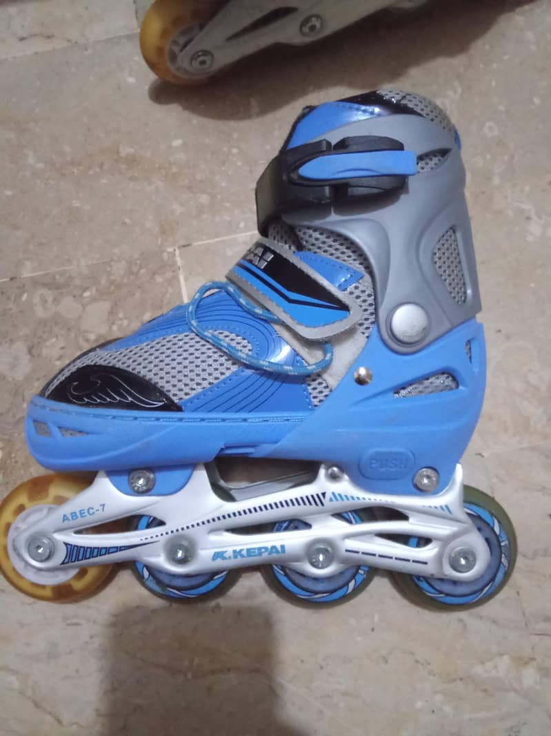 SKATES 10/10 CONDITION 1