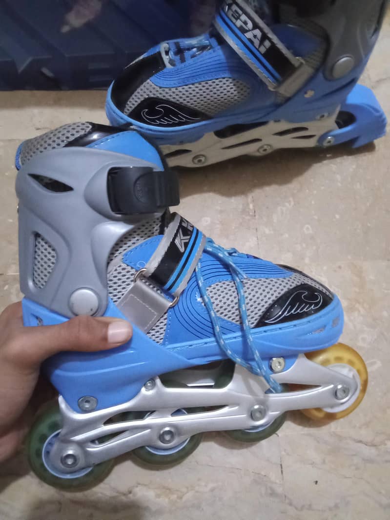 SKATES 10/10 CONDITION 2