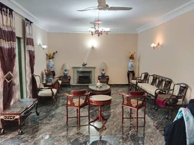 1 kanal beautiful upper portion available for rent Near H block commercial market and Defence mor DHA phase 1 Lahore