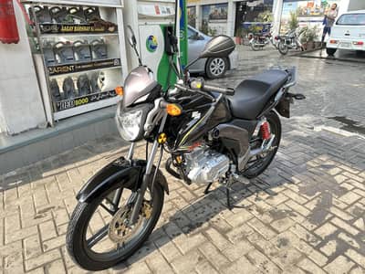 Suzuki GSX 125 | 2025 Model | black | Like New