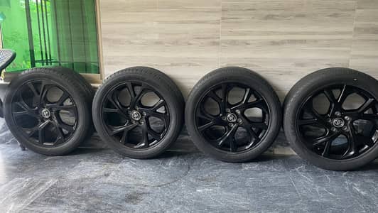 Toyota chr g neru orignal 18’ inch orignal rims with tyre
