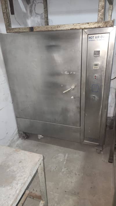 Commercial Electric Convection Oven (4 Trays) – Bakery & Pizza Use