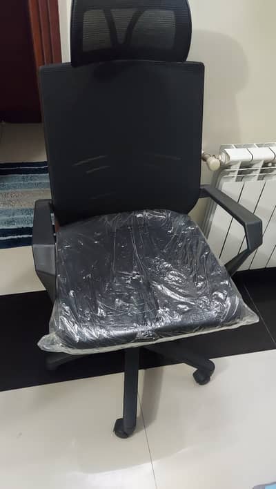Gaming and office chair with good condition