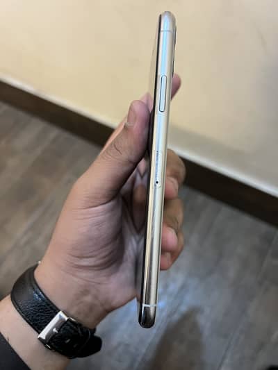 iPhone 11 Pro Max 256gb PTA APPROVED