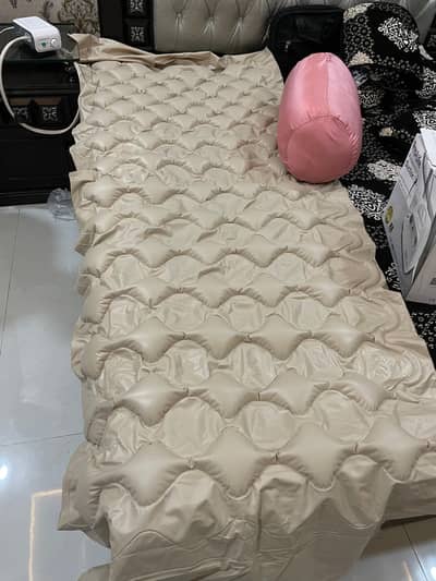 Bubble Shape Air Mattress with Air pump Medical Grade