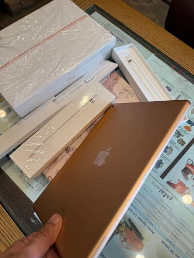 IPAD 7 128gb with pen