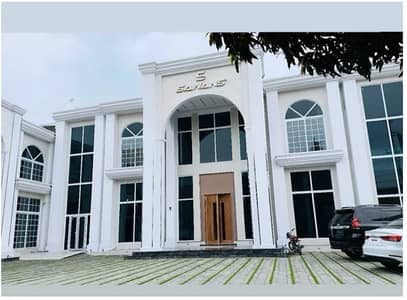 E-commerce store manager