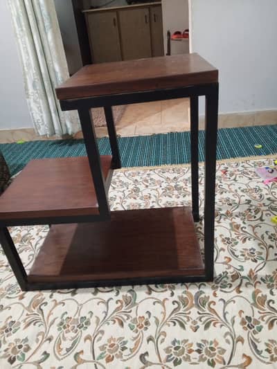 Habitt corner table in good condition 9/10