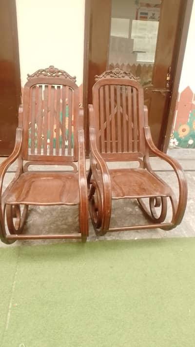 rocking chairs in solid wood