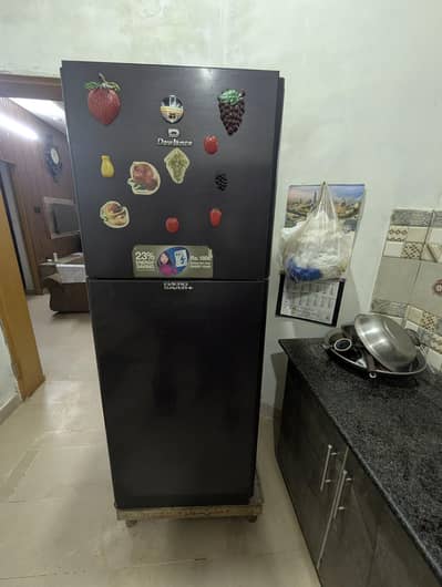 Dawlance Medium size. . . . . . black Color