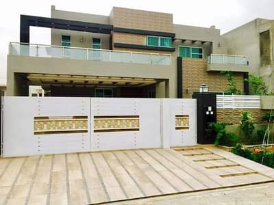 24 Marla Owner Built House for Sale in Valencia Town, Lahore (Main 60 ft Road)