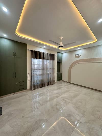 10 Marla Like a Brand House For Rent