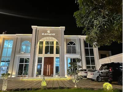 E-commerce store manager