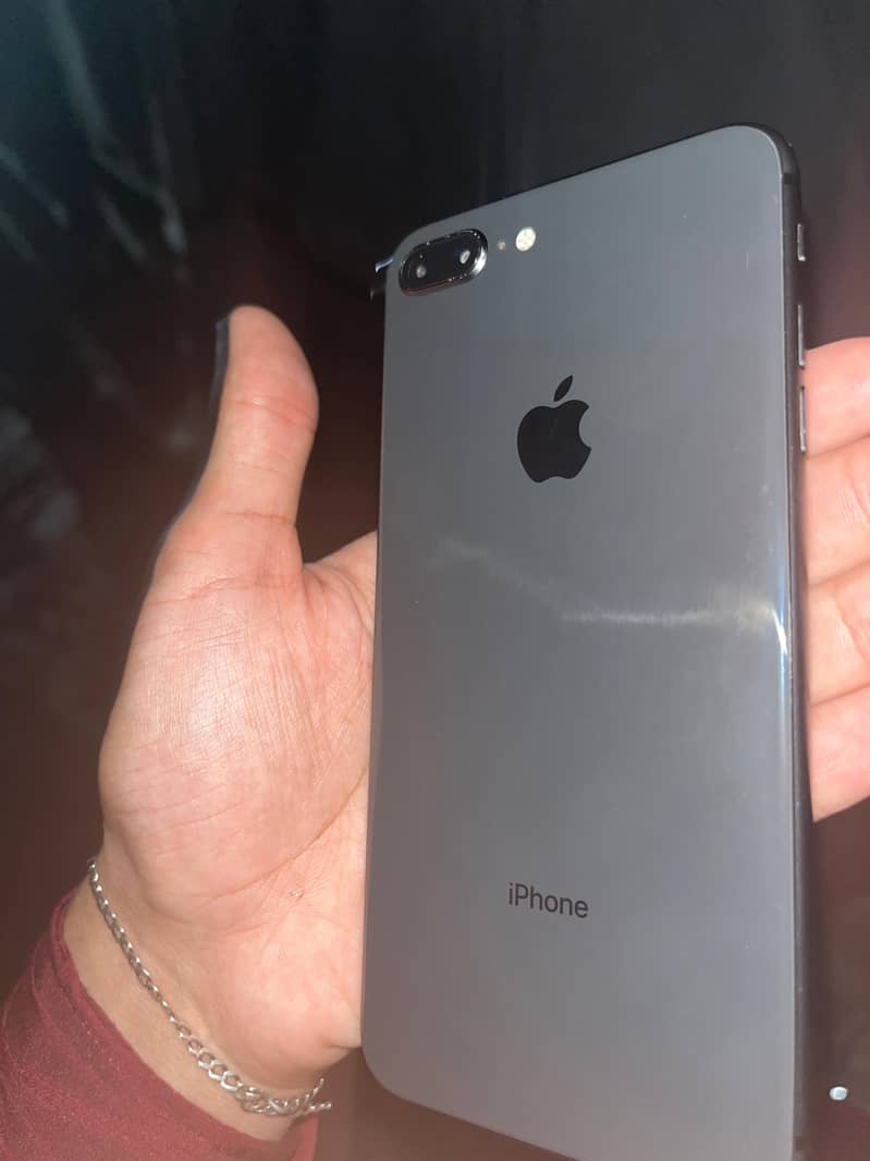 Apple Iphone 8 plus 0
