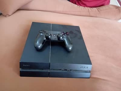 ps4 slightly used with controller no wires