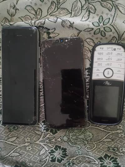 Samsung Galaxy fold 1hay is ma board ni hay front wala panel ok hay or